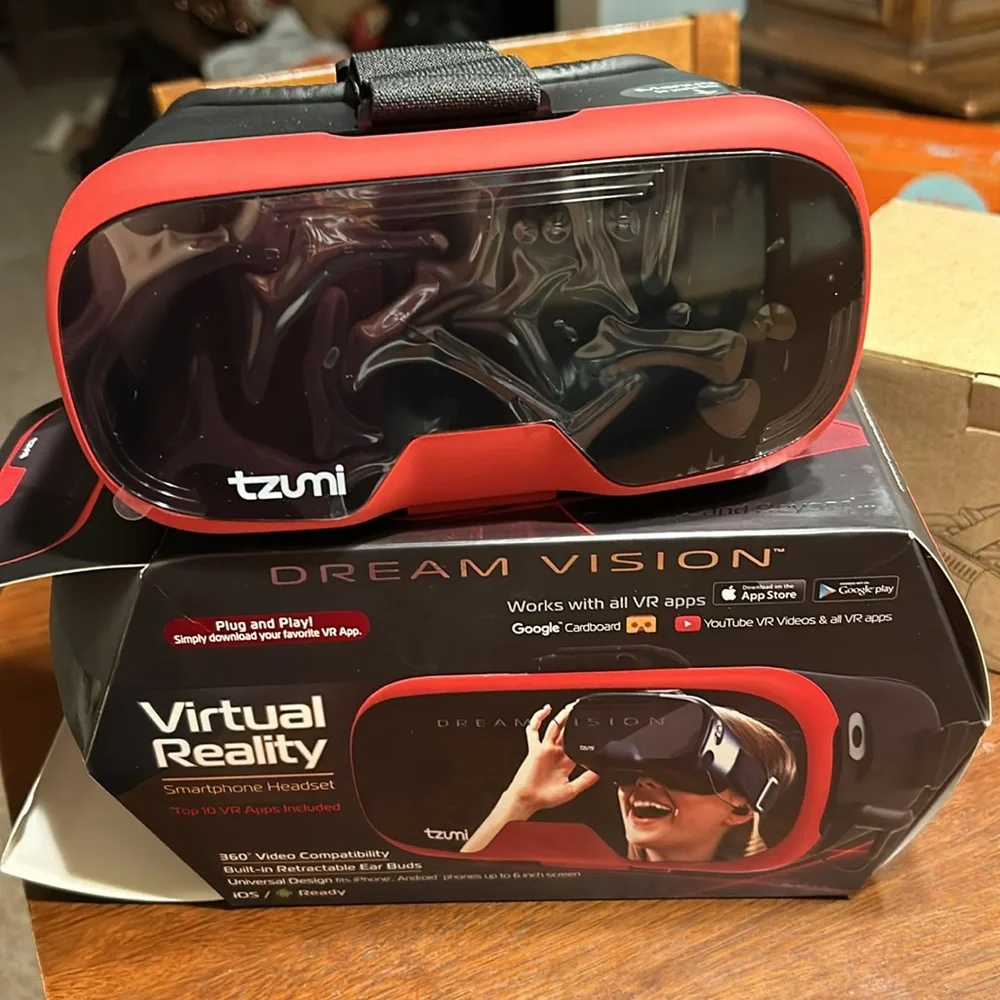 Set of 2 VR headsets and a Merge Cube!